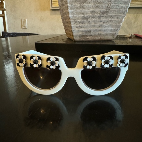 PRADA Limited Edition - Picture 4 of 13